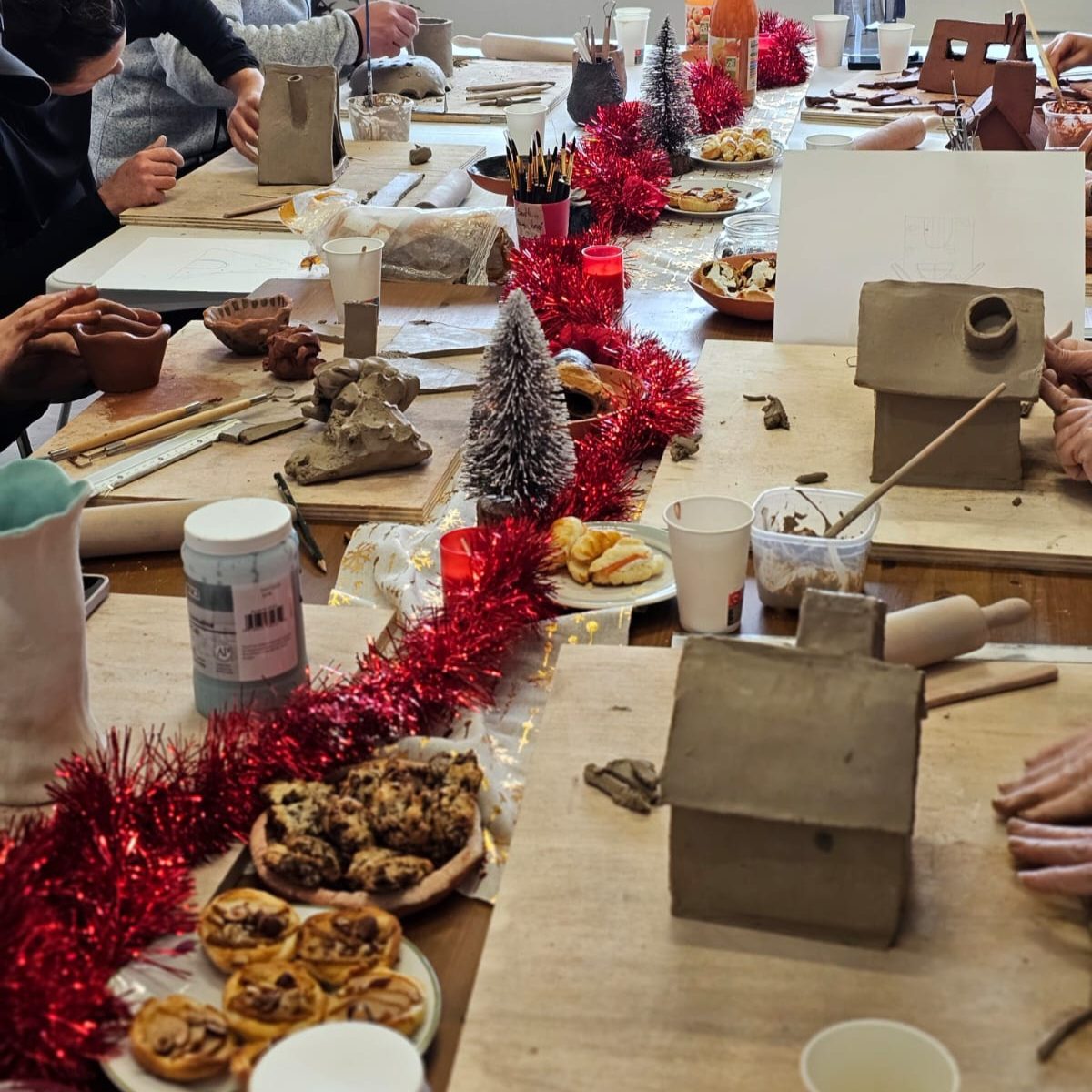 atelier brunch céramique mulhouse. Cours de céramique mulhouse. Brunch céramique en alsace, atelier poterie mulhouse