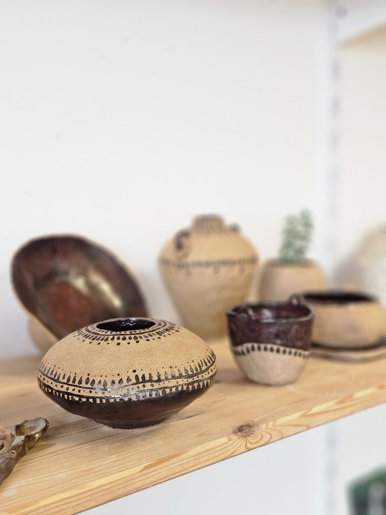 Brunch céramique Mulhouse Atelier Angéline, cours de céramique et poterie Alsace, atelier modelage terre, activité créative et artistique Haut-Rhin 68 pour adultes débutants